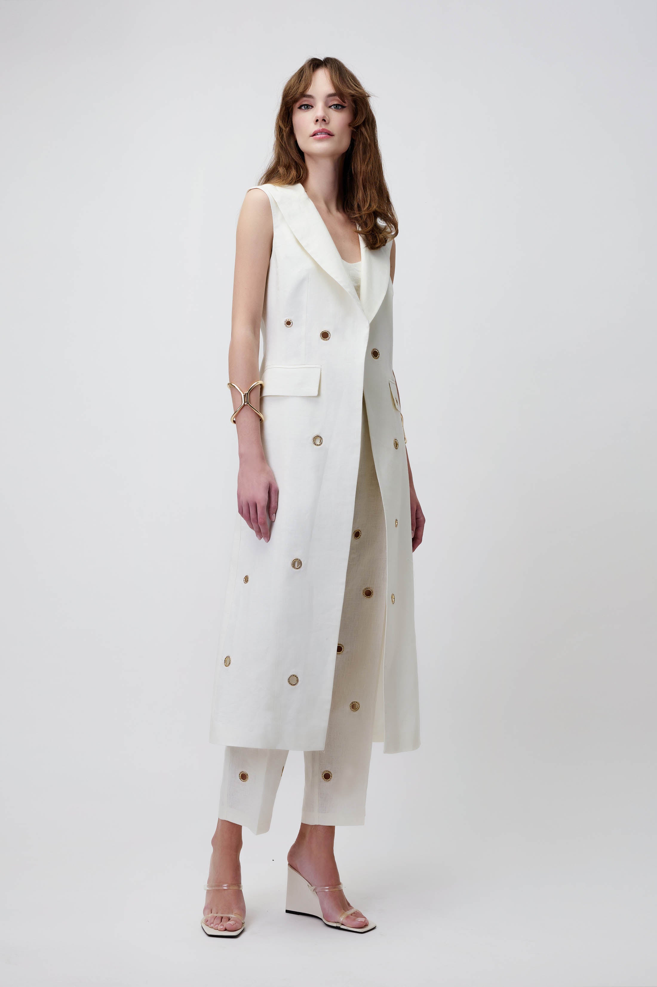 Vest in Linen with Gold Rings