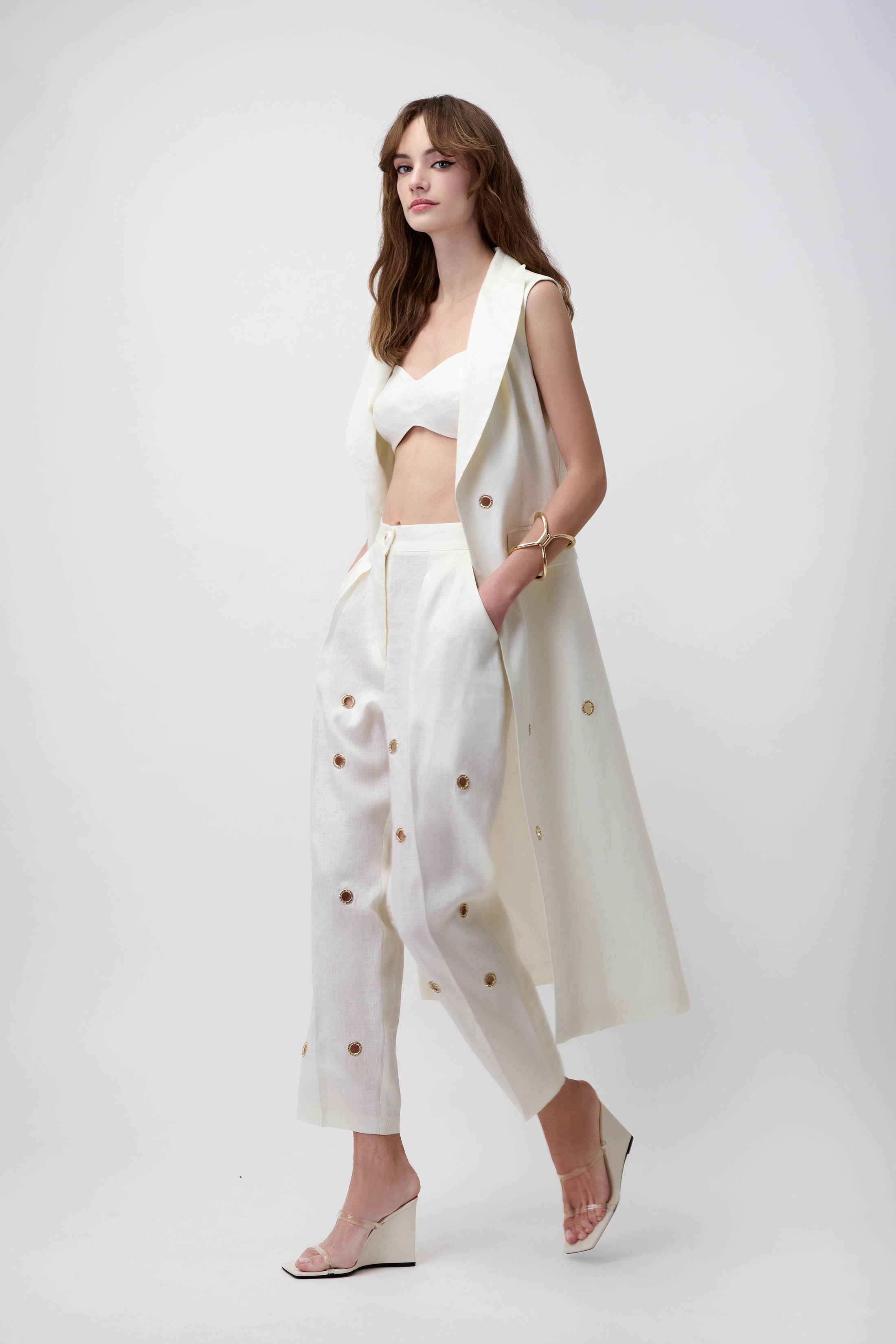 Vest in Linen with Gold Rings