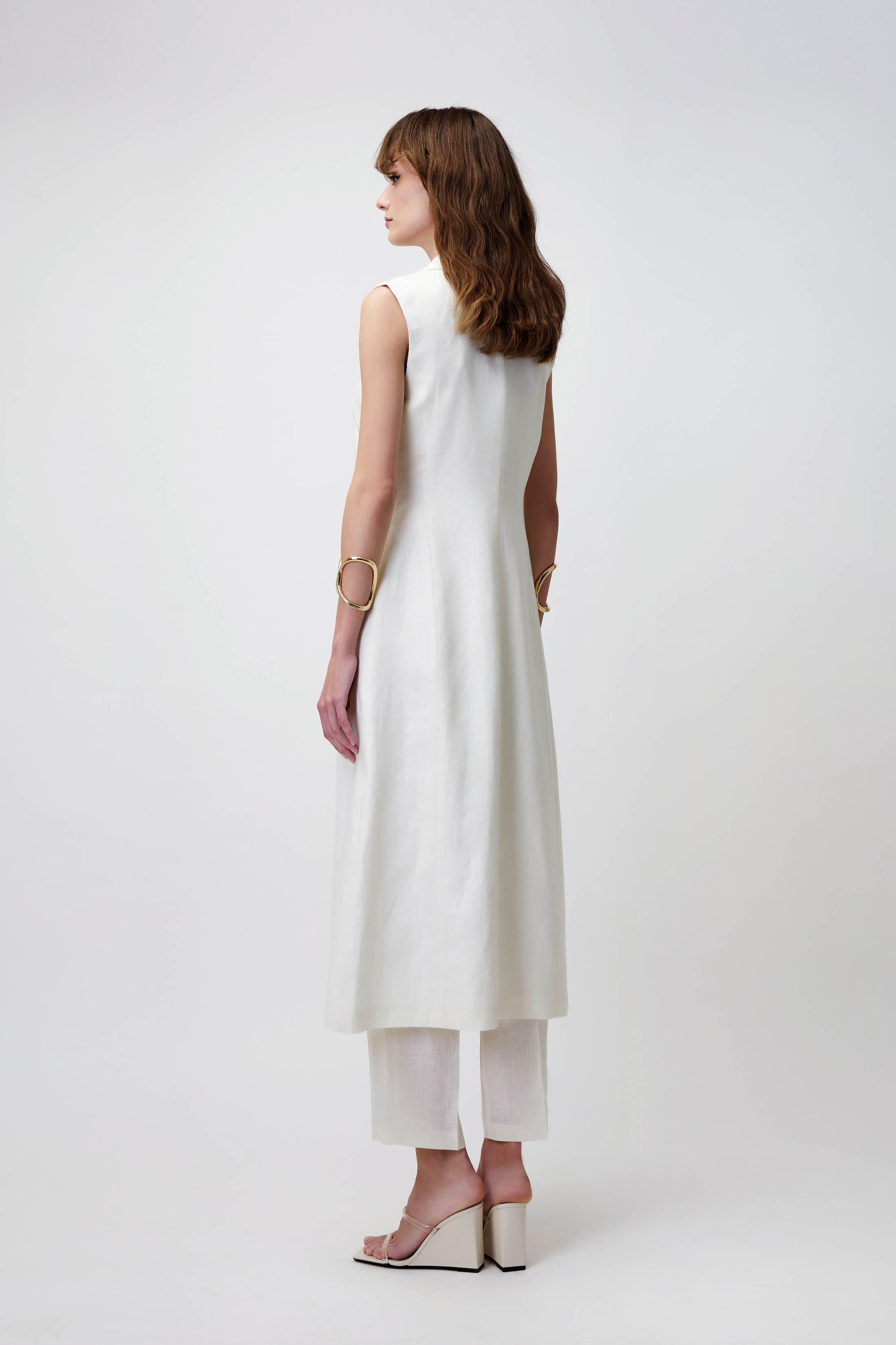 Vest in Linen with Gold Rings