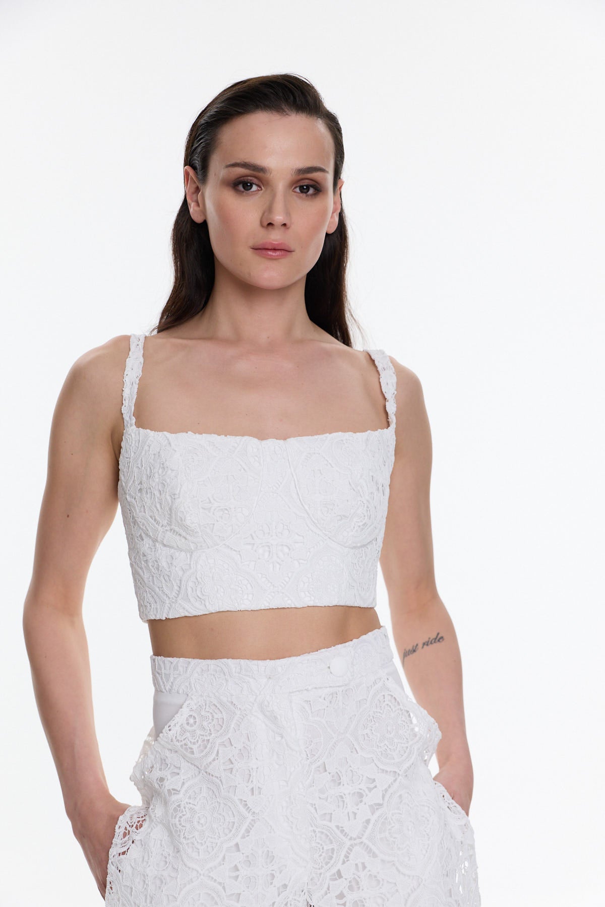 LACE TOP CAPRI